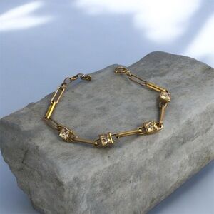 Elegant Gold Bracelet with Crystal Accents